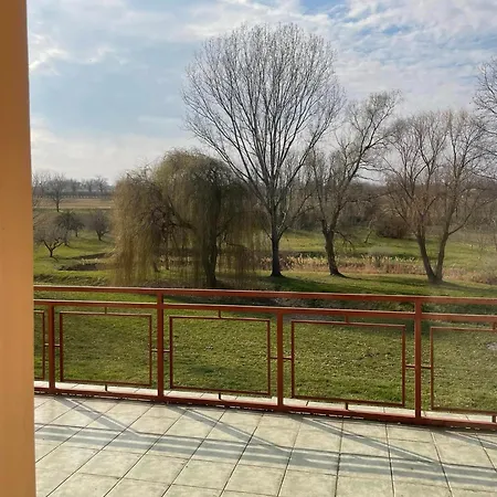 Mini Eden Vendeghaz ホームステイ *